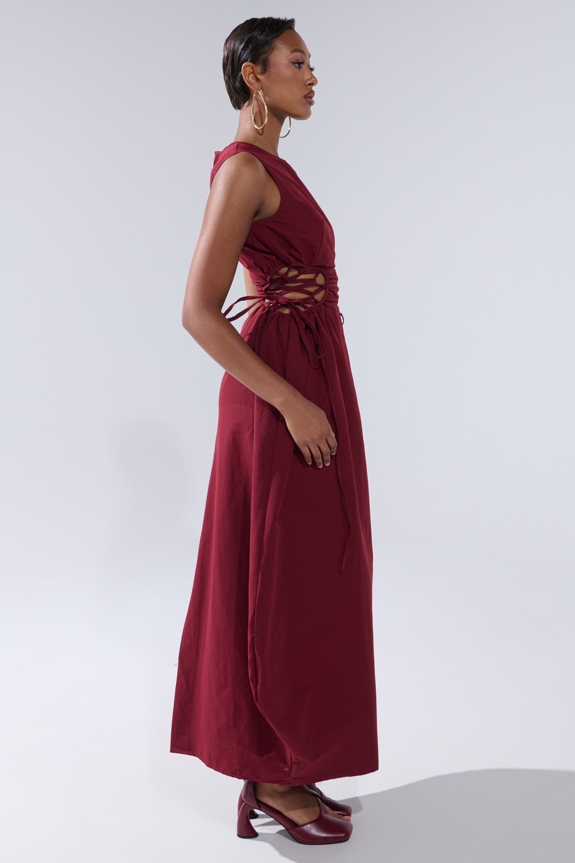 ALINA LACE UP DETAIL MAXI DRESS IN BURGUNDY