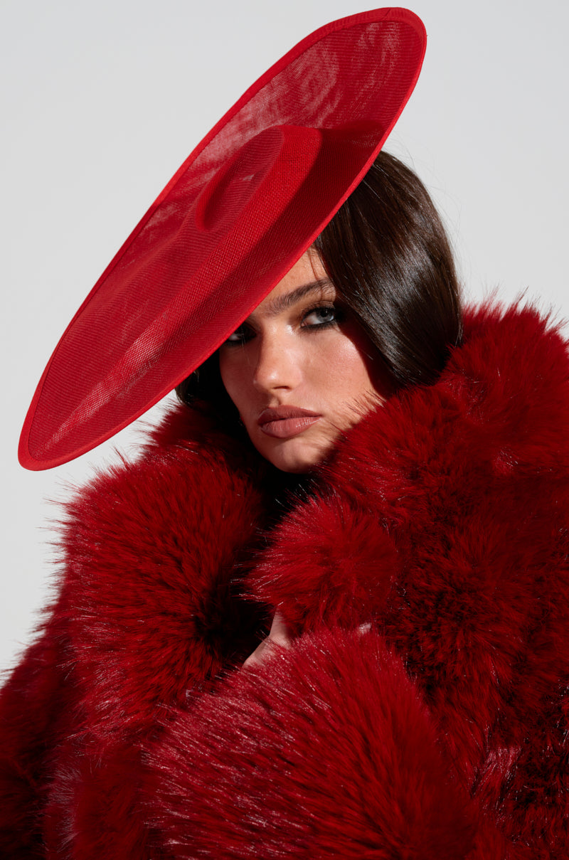 BLUSHING EDITORIAL CLIP ON HAT