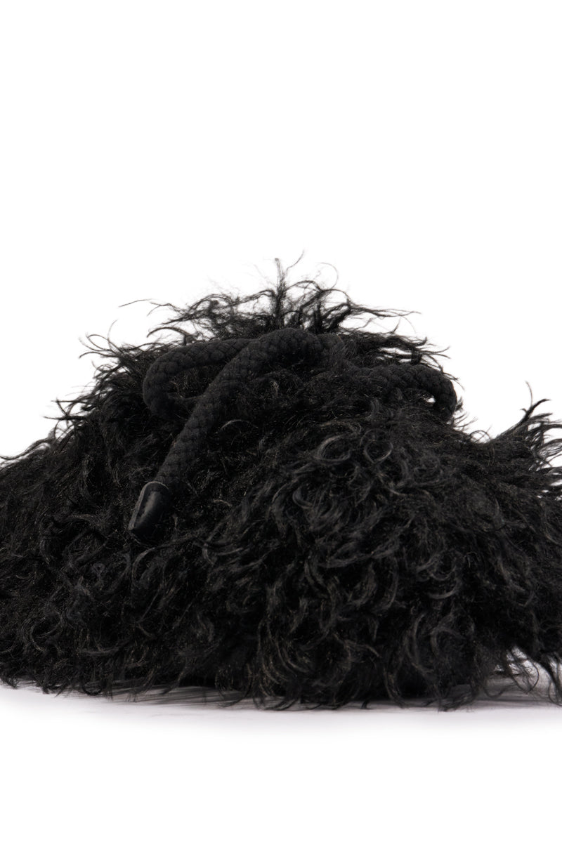 AKIRA DELULU BLACK FUR SLIPPER