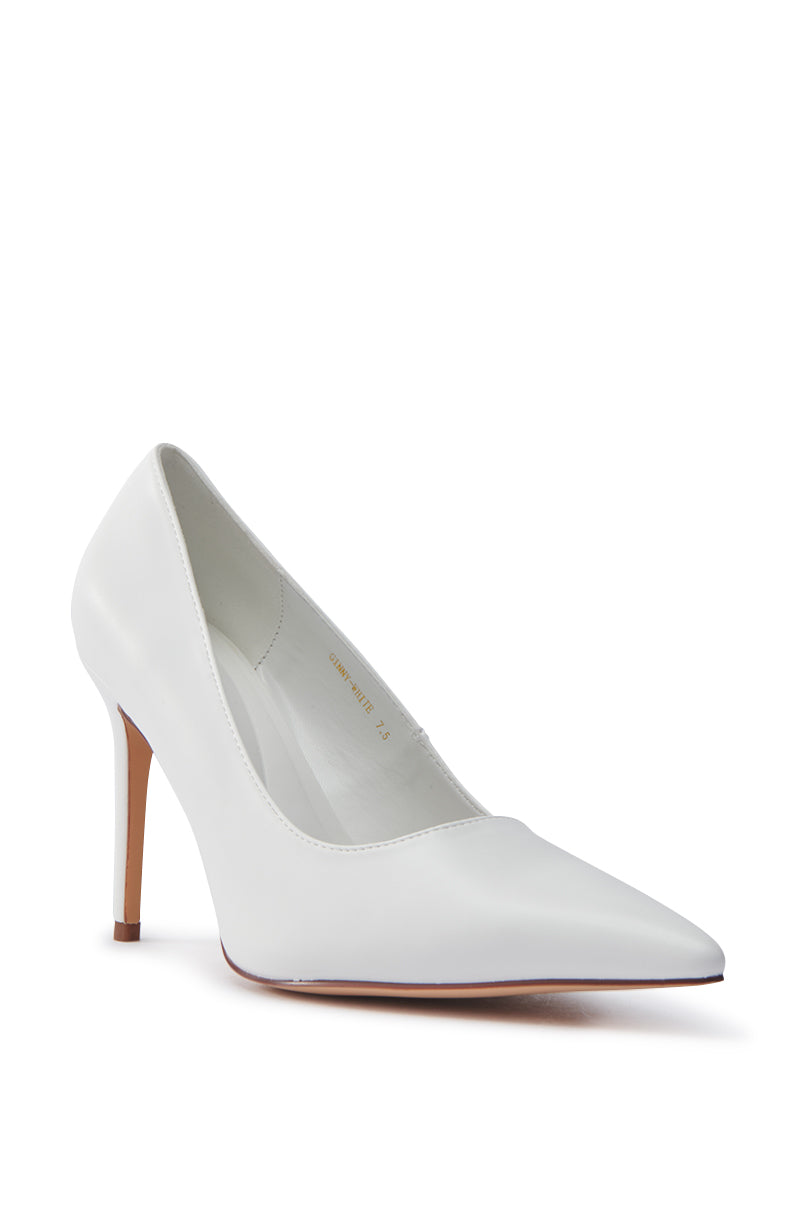 AKIRA GINNY WHITE PUMP