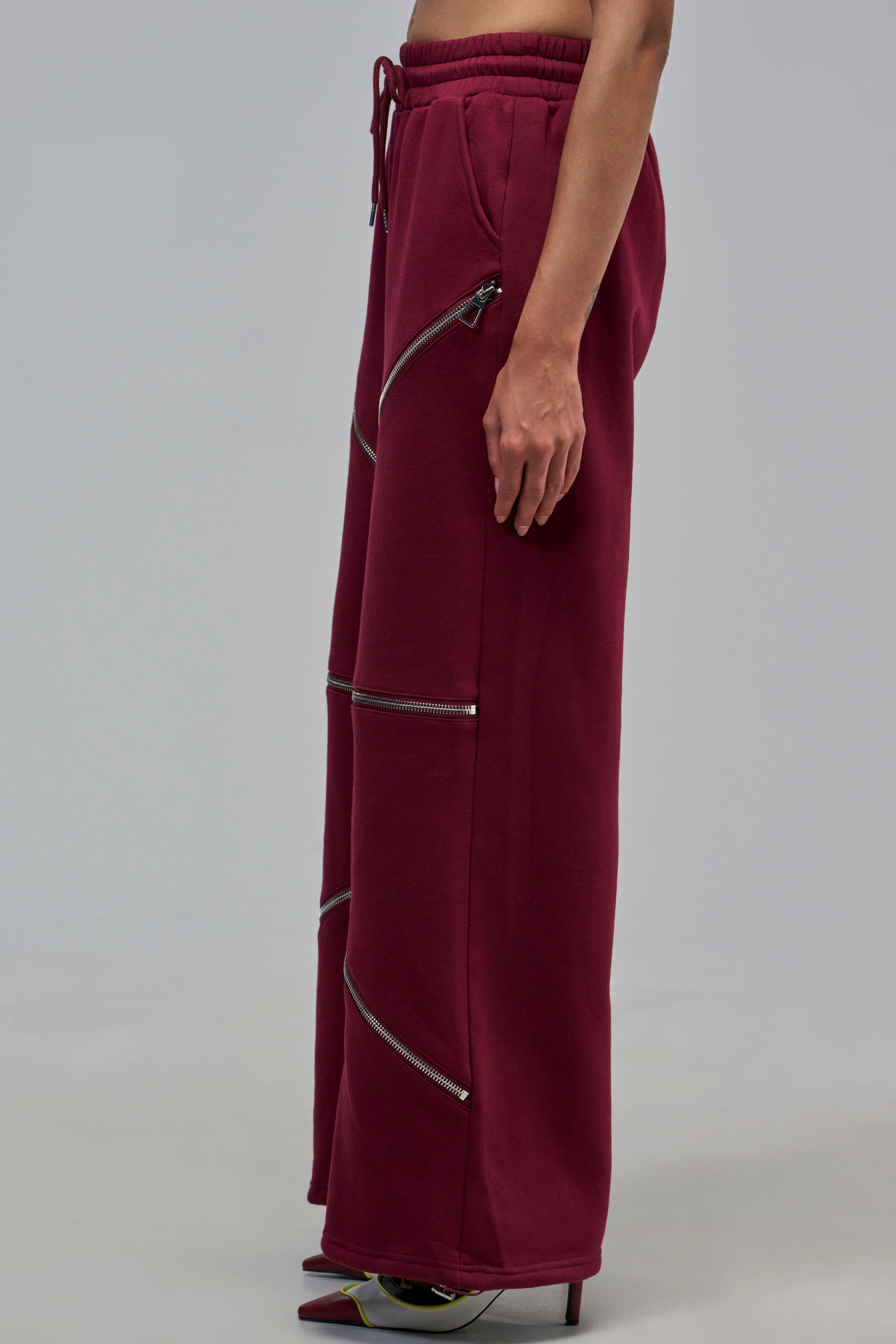 CALI MULTI ZIPPER JOGGER IN BURGUNDY