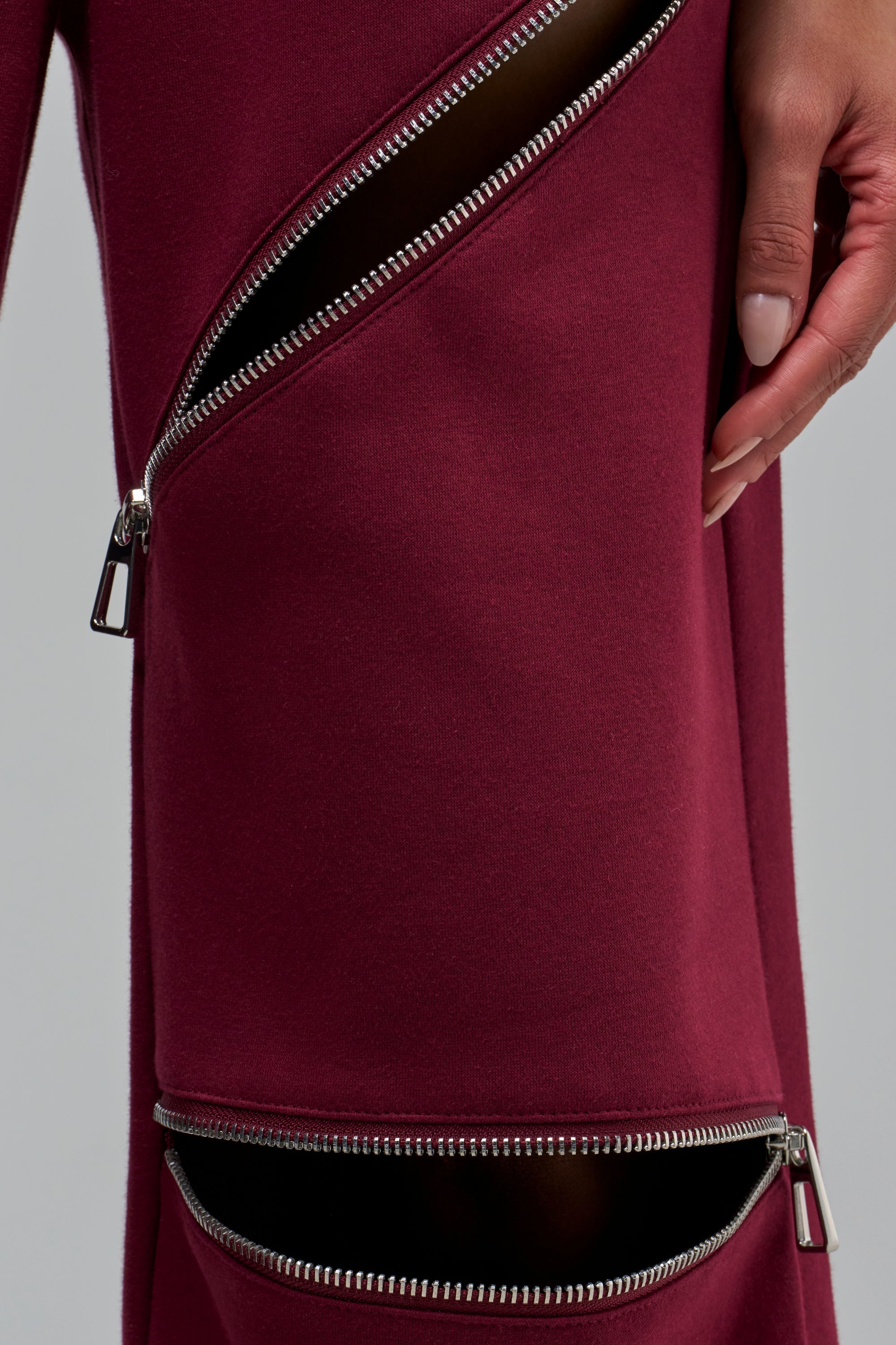 CALI MULTI ZIPPER JOGGER IN BURGUNDY