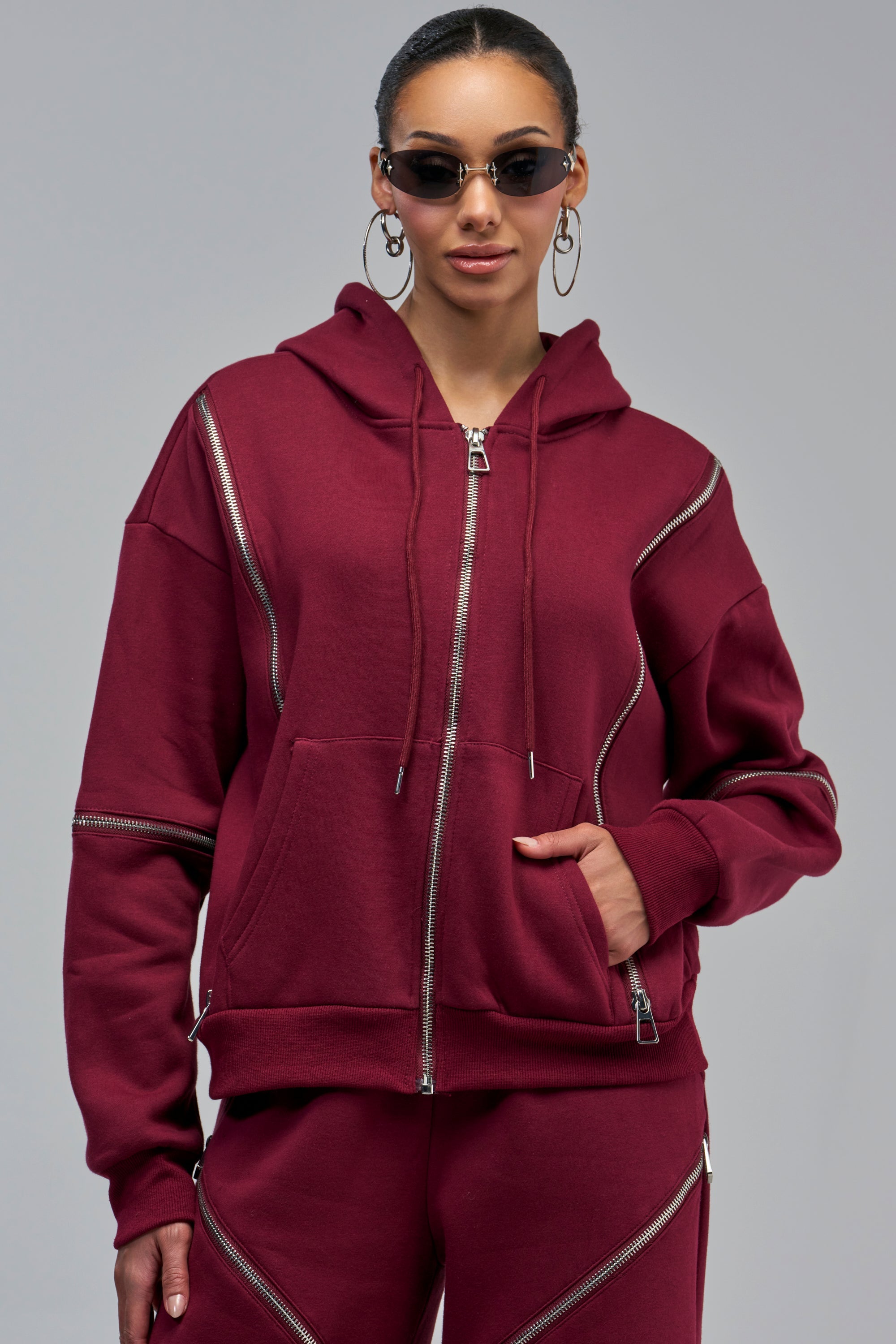 CALI MULTI ZIPPER HOODED SWEATSHIRT IN BURGUNDY