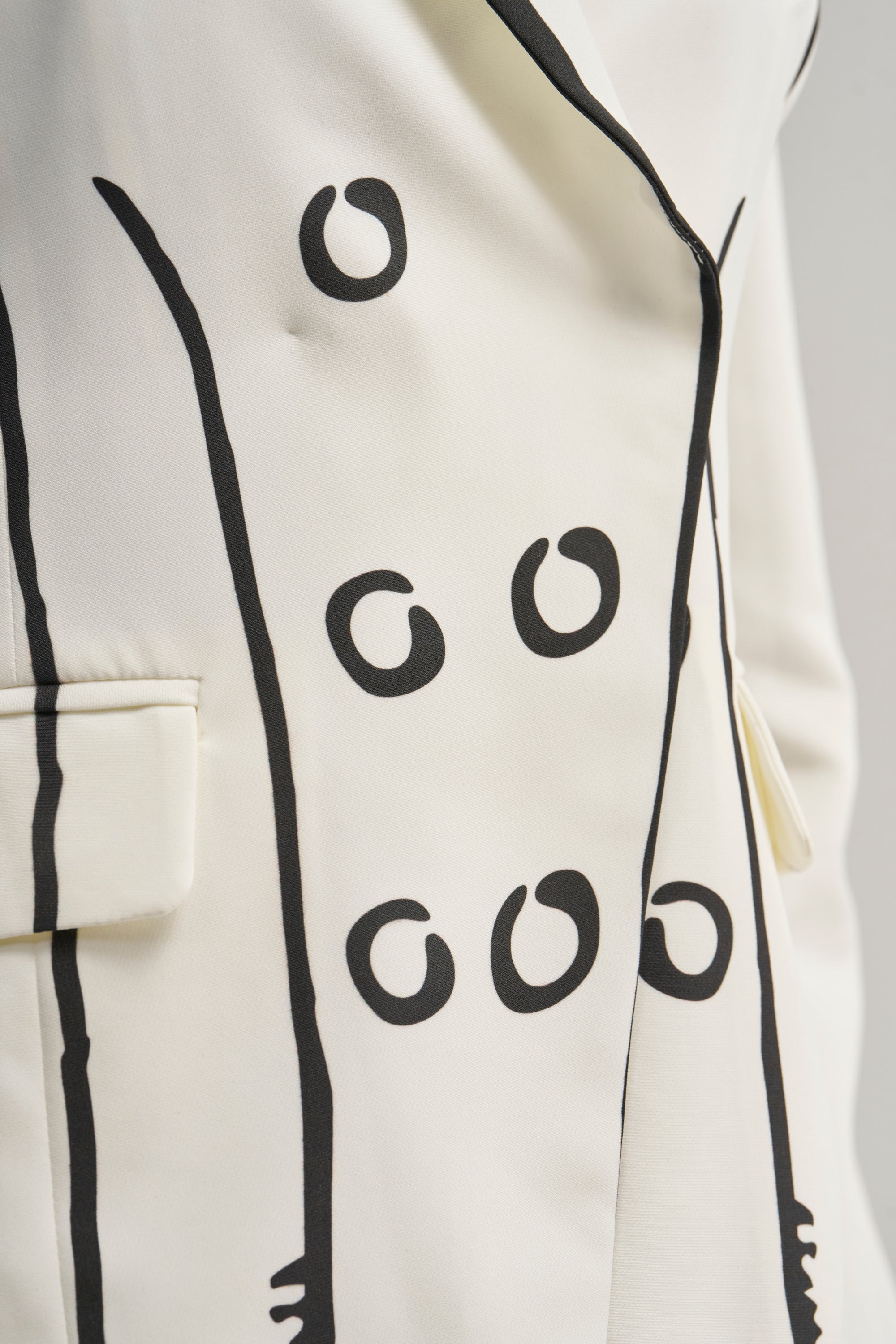 BLANK SPACE BLAZER