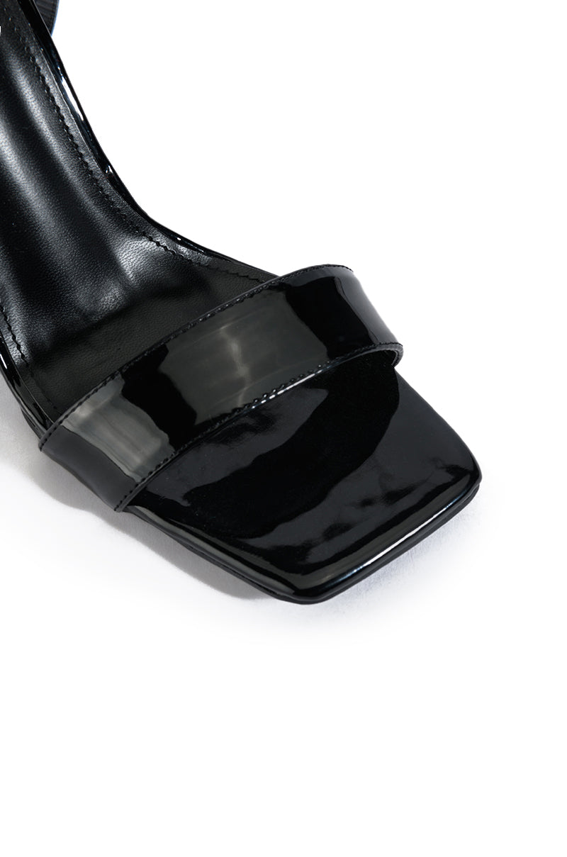 AZALEA WANG COIN PATENT CHUNKY SANDAL IN BLACK